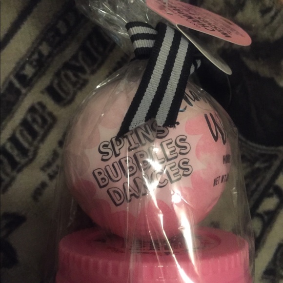 Bath Bomb 💣 &Foaming Bath Scrub - Picture 4 of 5